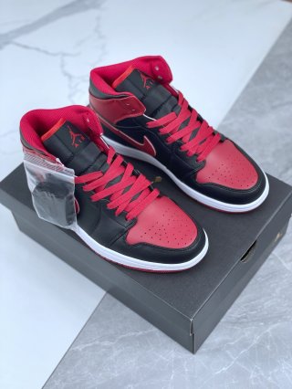 Air Jordan 1 Mid Black Toe shoes