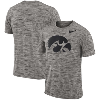 Nike-Iowa-Hawkeyes-2018-Player-Travel-Legend-Performance-T-Shirt