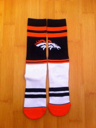 Denver-Broncos-Team-Logo-White-Black-NFL-Socks
