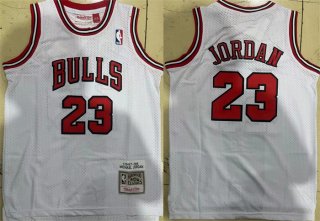 Chicago Bulls #23 Michael Jordan White 1997-98 Stitched Jersey